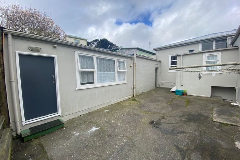 Photo of property in 140 Tasman Street, Mount Cook, Wellington, 6021