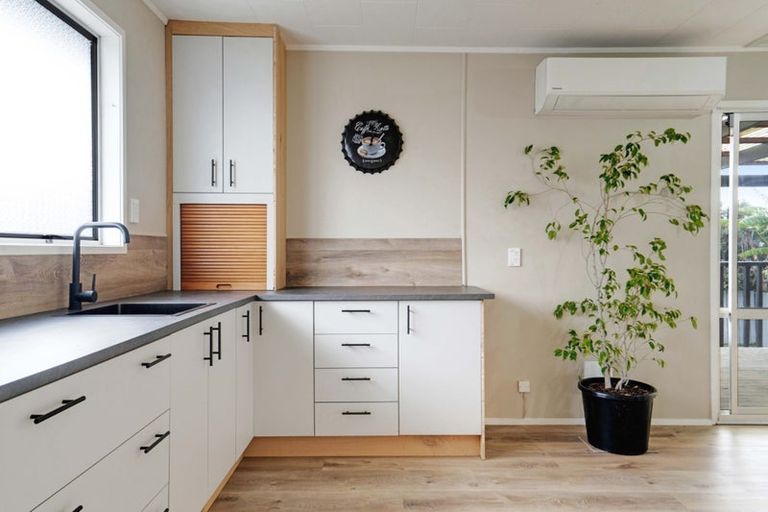 Photo of property in 10 Siska Place, Wattle Downs, Auckland, 2103