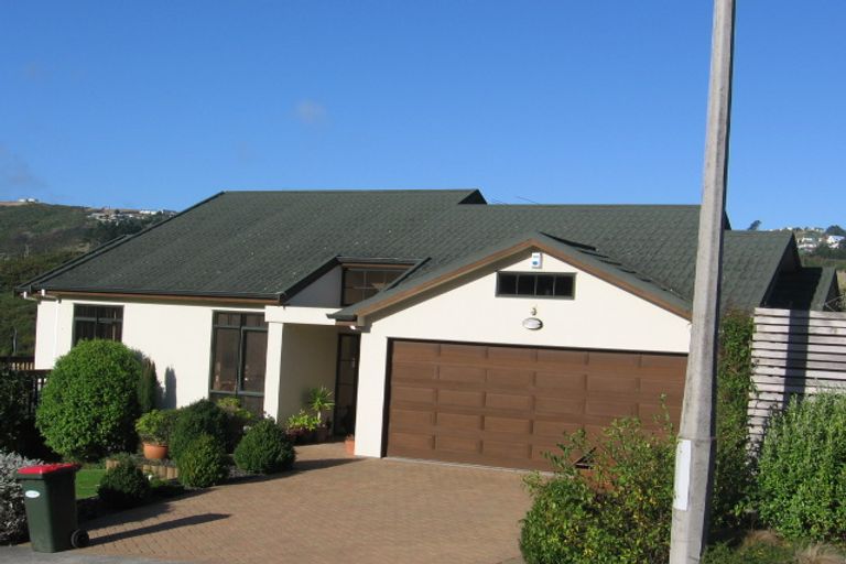 Photo of property in 16 Wantwood Grove, Churton Park, Wellington, 6037