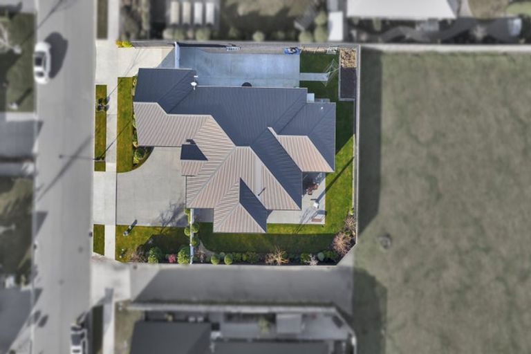 Photo of property in 12 Lewis Close, Rangiora, 7400