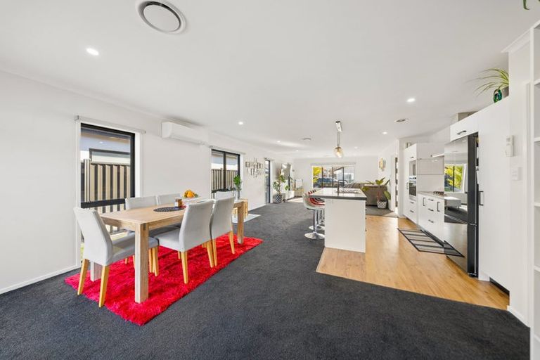 Photo of property in 17 Te Kaeaea Crescent, Wallaceville, Upper Hutt, 5018