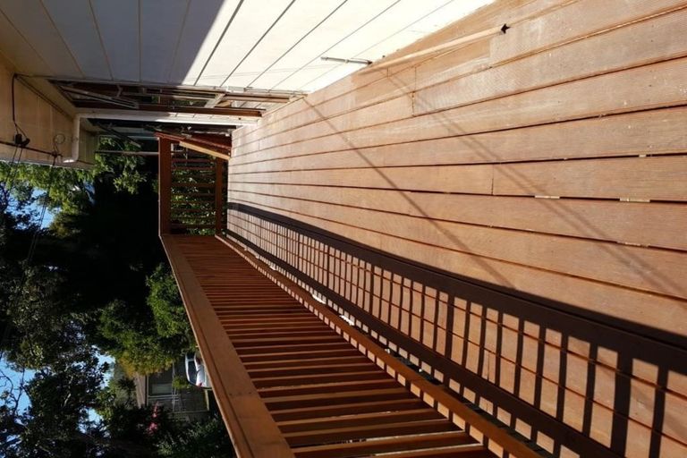 Photo of property in 15 Ellice Road, Totara Vale, Auckland, 0629