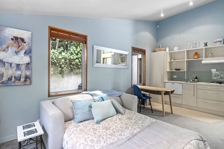 Photo of property in 22 Howard Road, Point Howard, Lower Hutt, 5013