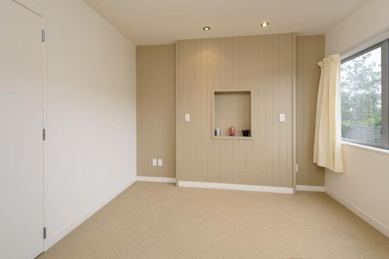 Photo of property in 30 Tiketike Way, Brooklyn, Wellington, 6021