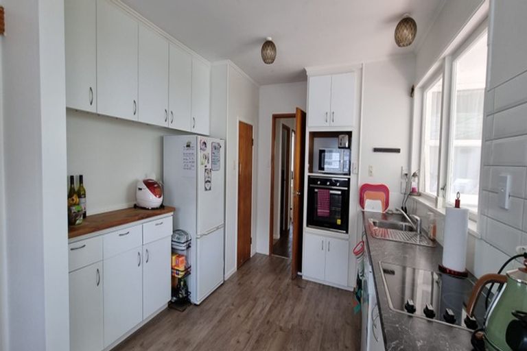 Photo of property in 44 Compton Street, Hillcrest, Auckland, 0627