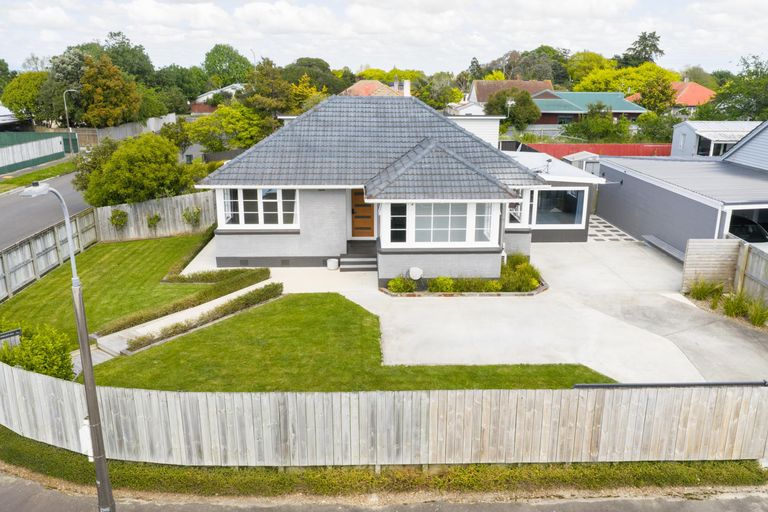 Photo of property in 104 Clyde Crescent, Roslyn, Palmerston North, 4414