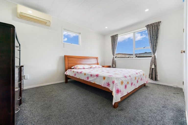 Photo of property in 14b Pipitea Place, Massey, Auckland, 0614