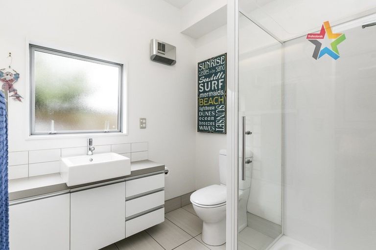 Photo of property in 3 Saddleback Grove, Karori, Wellington, 6012