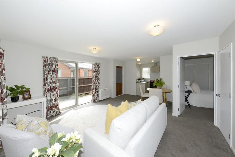 Photo of property in 17 Picton Avenue, Riccarton, Christchurch, 8011