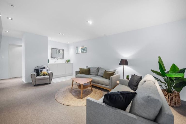 Photo of property in 12a Eastcliffe Road, Castor Bay, Auckland, 0620