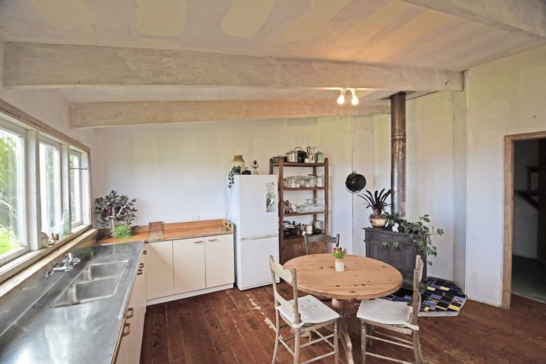Photo of property in 18 Old School Road, Leigh, 0985