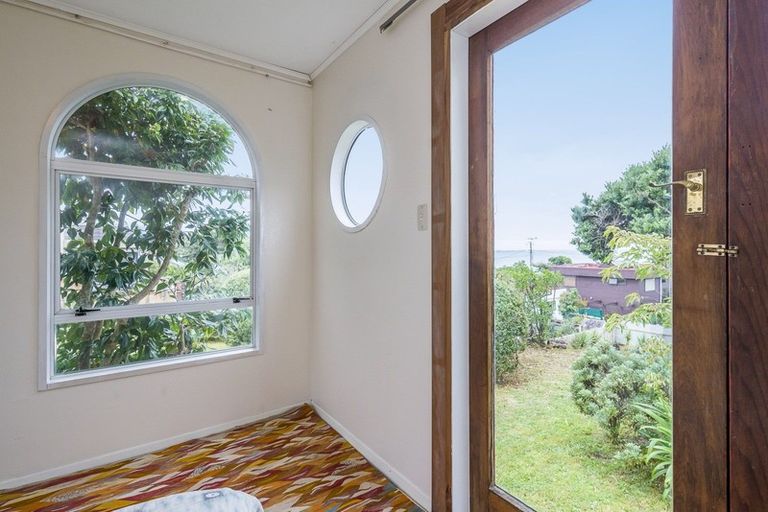 Photo of property in 134 Seaview Road, Paraparaumu Beach, Paraparaumu, 5032