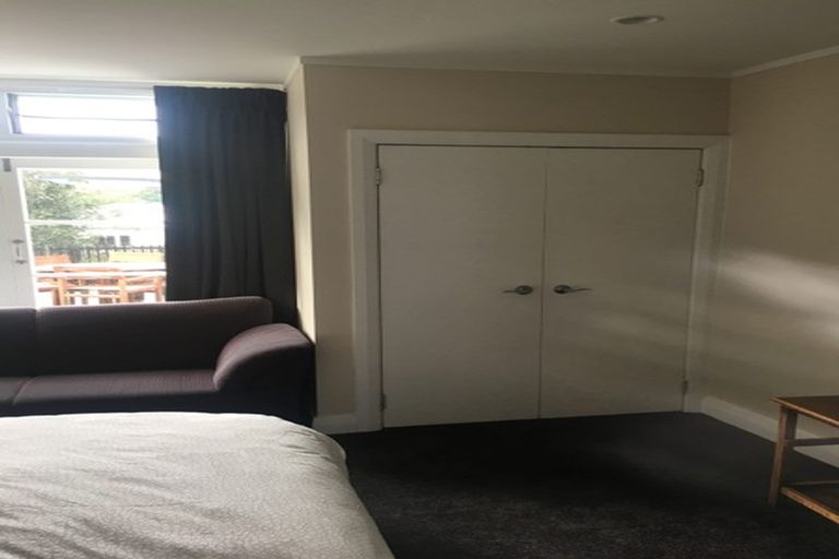 Photo of property in 75 Creswick Terrace, Northland, Wellington, 6012