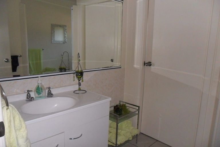 Photo of property in 280 Great South Road, Papakura, 2110