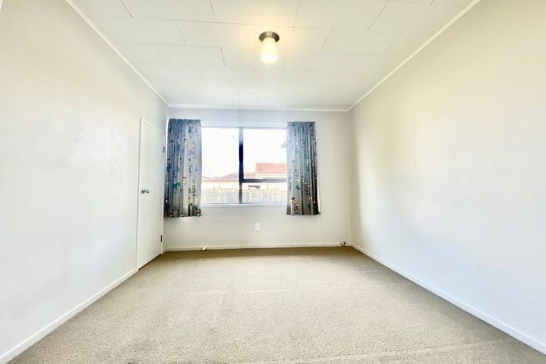 Photo of property in 15 Mon Desir Place, Manurewa, Auckland, 2102