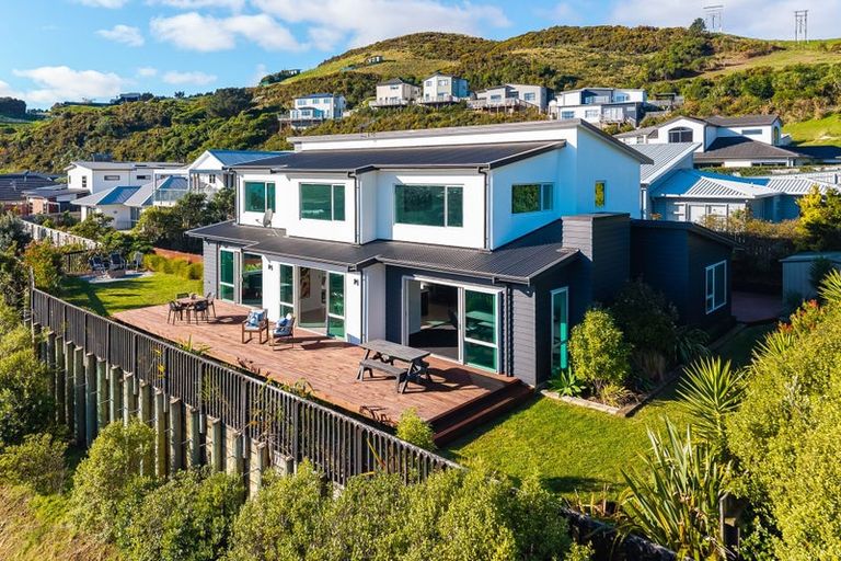 Photo of property in 26 Kilkelly Close, Tawa, Wellington, 5028