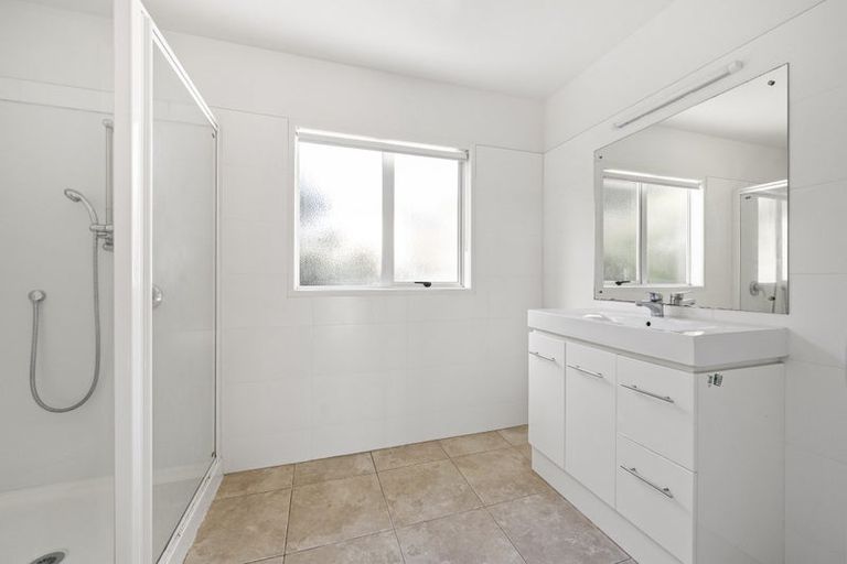 Photo of property in 132 Kittiwake Drive, Schnapper Rock, Auckland, 0632