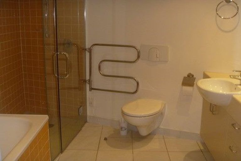 Photo of property in 11/80u Salamanca Road, Kelburn, Wellington, 6012