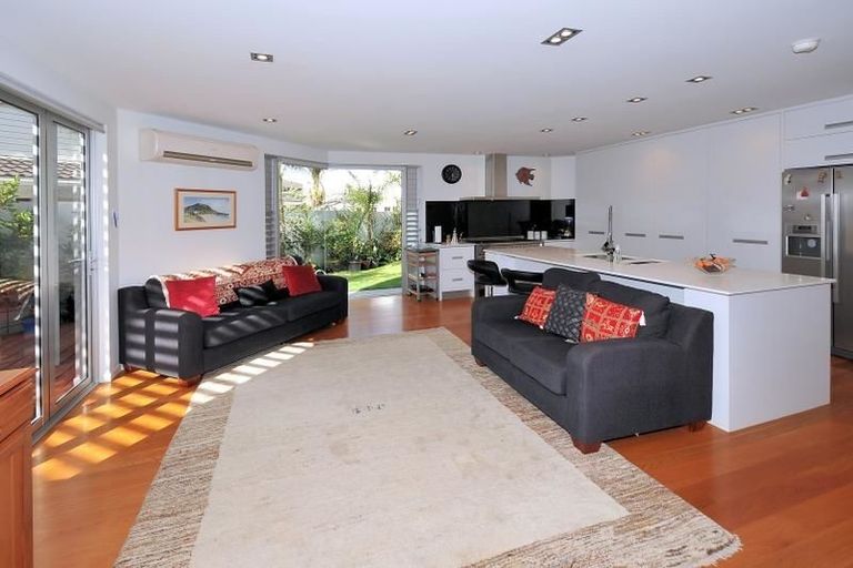 Photo of property in 34a Ocean View Road, Milford, Auckland, 0620