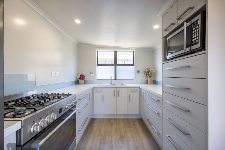 Photo of property in 6 Sea View Road, Baylys Beach, 0377