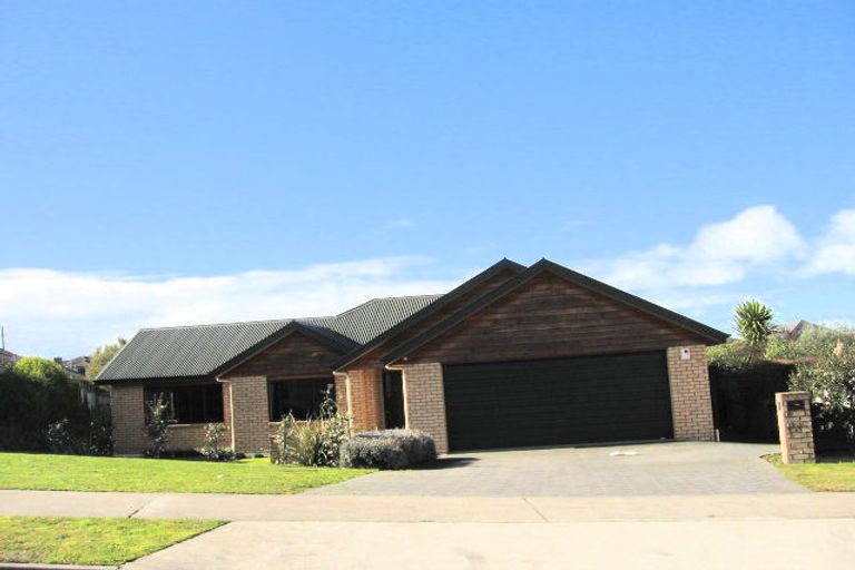 Photo of property in 70 Callum Brae Drive, Rototuna, Hamilton, 3210