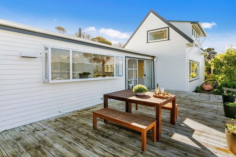 Photo of property in 30 Singers Road, Korokoro, Lower Hutt, 5012