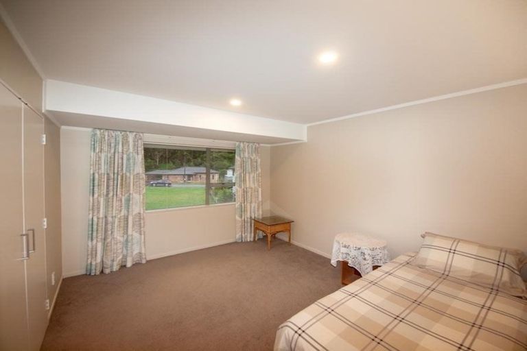 Photo of property in 10 Myers Grove, Churton Park, Wellington, 6037