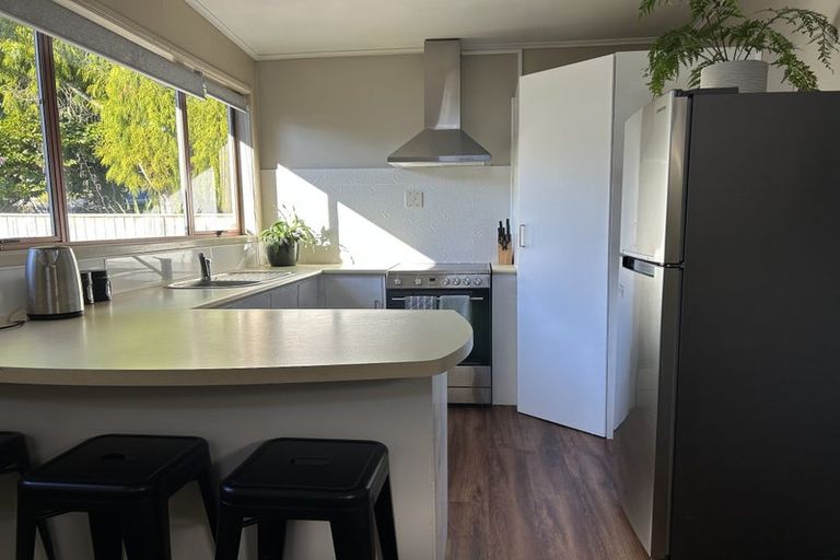 Photo of property in 2/12 Gradwell Place, Two Mile Bay, Taupo, 3330