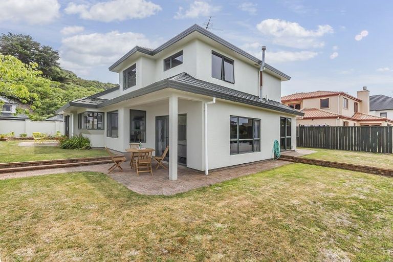 Photo of property in 11 Waterhouse Drive, Brooklyn, Wellington, 6021