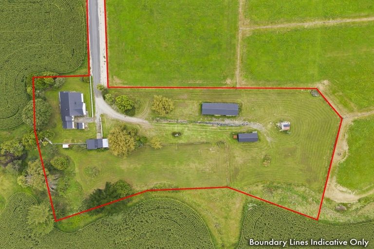 Photo of property in 225 Kuku Beach Road, Kuku, Levin, 5570