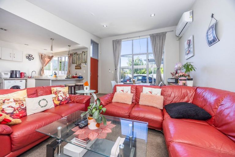 Photo of property in 37d Jones Crescent, Melville, Hamilton, 3206