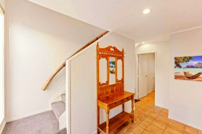 Photo of property in 8 Trig Hill Terrace, Waikanae Beach, Waikanae, 5036