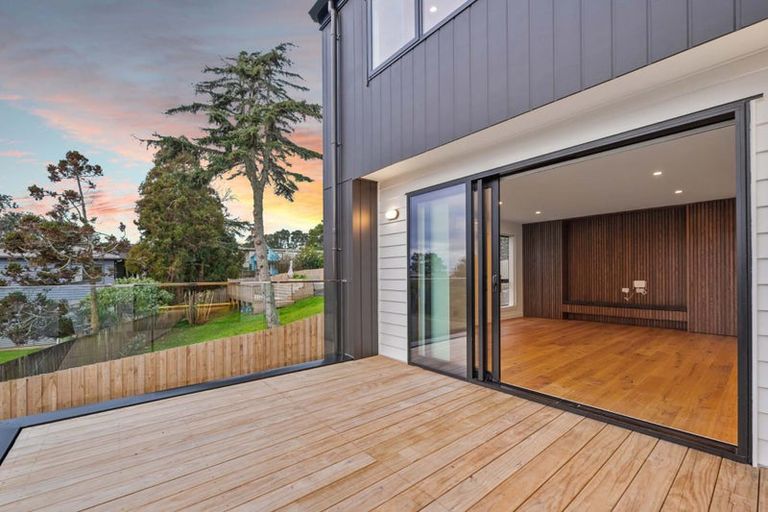 Photo of property in 5f Glendhu Road, Bayview, Auckland, 0629
