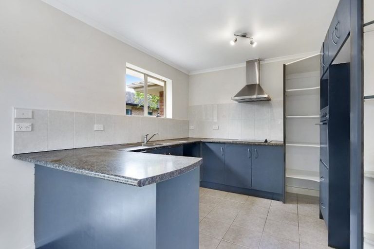 Photo of property in 10a Cade Place, Weymouth, Auckland, 2103