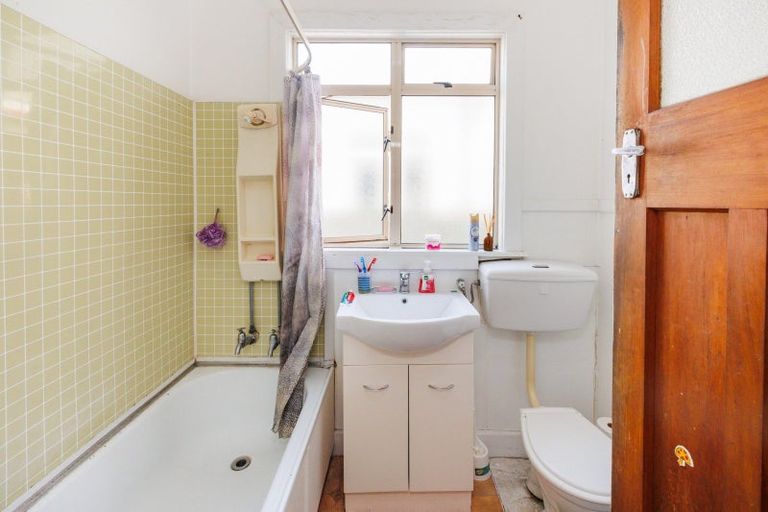 Photo of property in 111 Victoria Avenue, Hokowhitu, Palmerston North, 4410