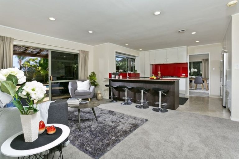 Photo of property in 24 St Lucia Place, Unsworth Heights, Auckland, 0632