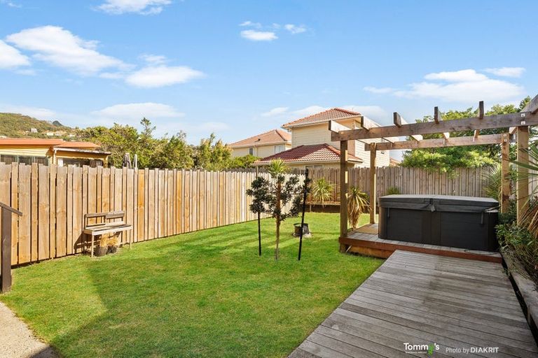 Photo of property in 32 Lyall Parade, Lyall Bay, Wellington, 6022