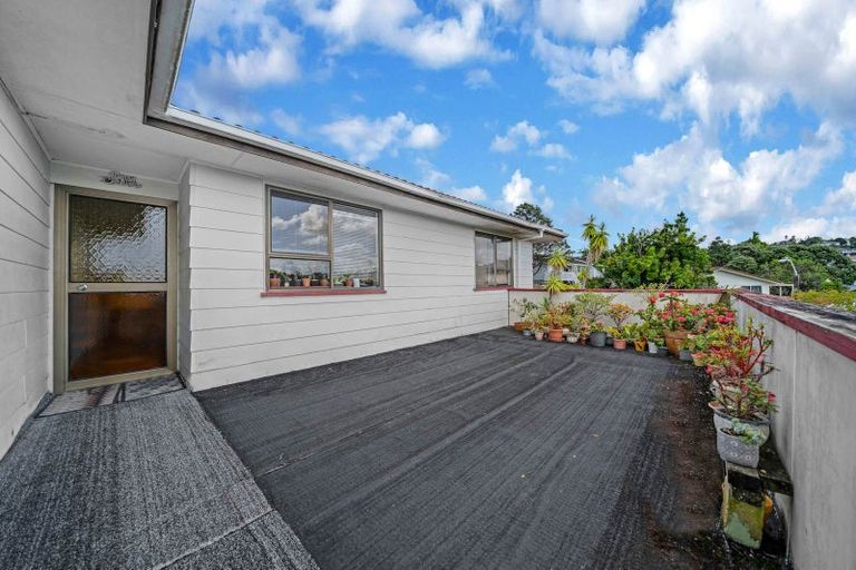 Photo of property in 6 Tesla Place, Totara Vale, Auckland, 0629