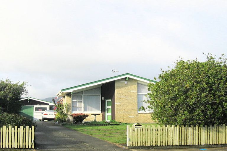 Photo of property in 74 Gray Avenue, Paraparaumu Beach, Paraparaumu, 5032