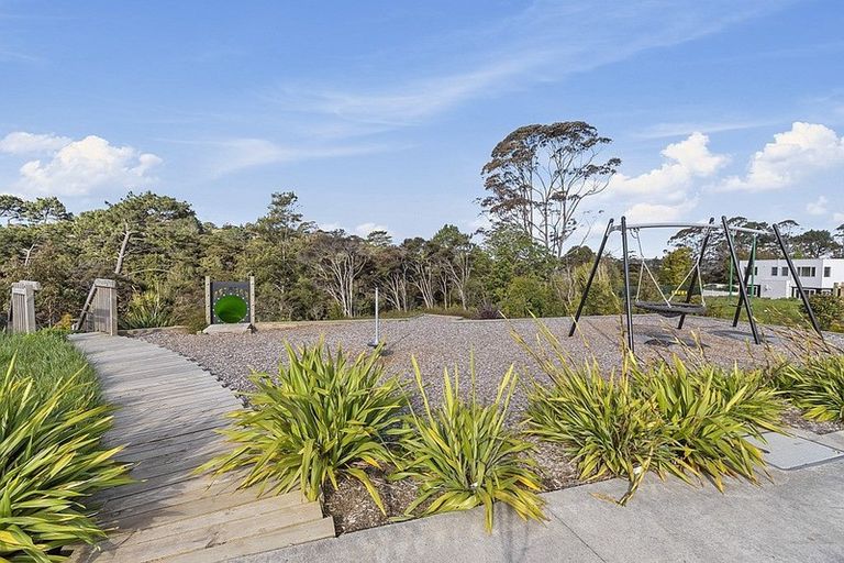 Photo of property in 43 Waihou Crescent, Albany Heights, Auckland, 0632