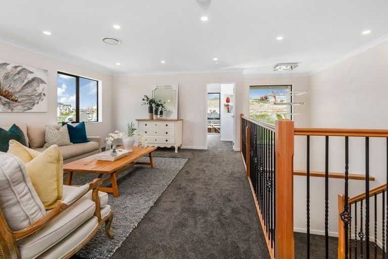 Photo of property in 31 Maka Terrace, Orewa, 0931