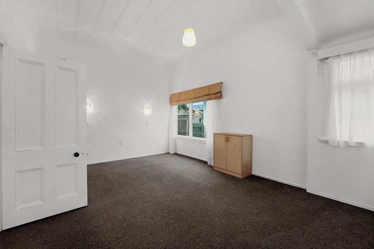 Photo of property in 3 Victoria Street, Hawera, 4610