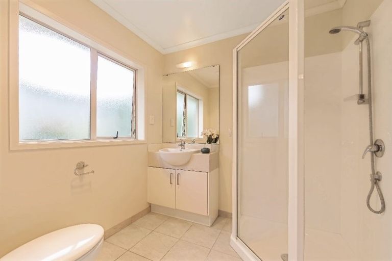 Photo of property in 5 Saltwood Street, Red Beach, 0932