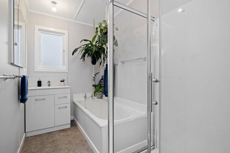 Photo of property in 142 Karioitahi Road, Waiuku, 2683