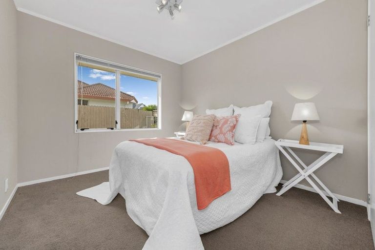 Photo of property in 58 Frank Nobilo Drive, Golflands, Auckland, 2013