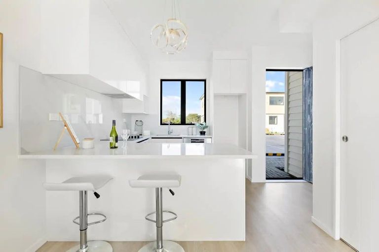 Photo of property in 101 Botany Road, Botany Downs, Auckland, 2010