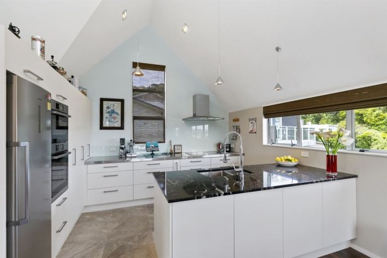 Photo of property in 7b Shortland Street, Khandallah, Wellington, 6035