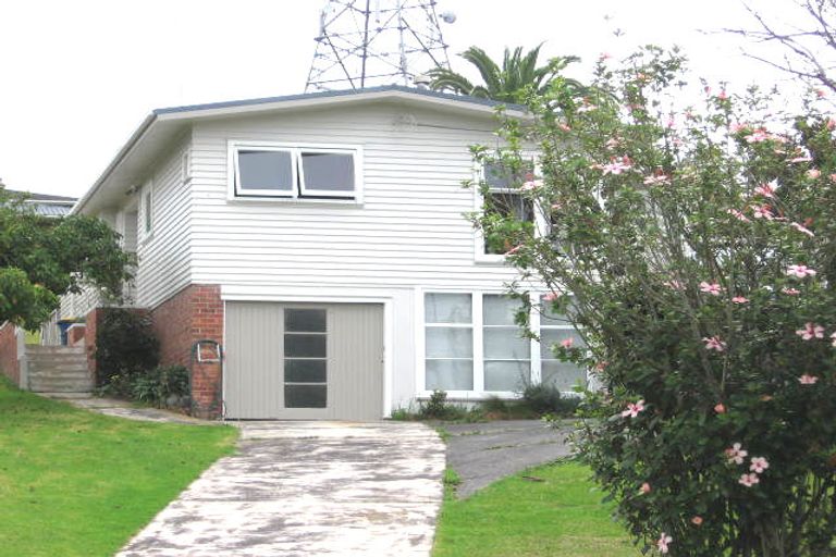 Photo of property in 6 Merville Avenue, Te Atatu South, Auckland, 0610