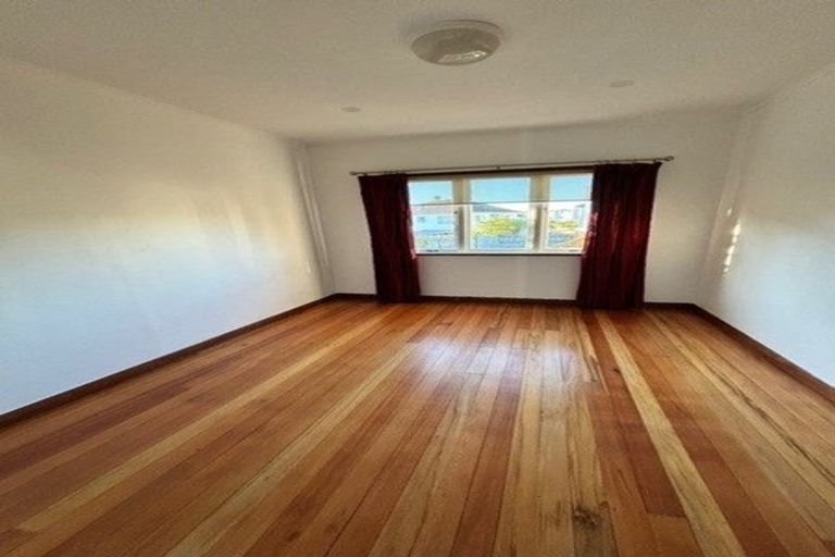 Photo of property in 86 Mcleod Road, Te Atatu South, Auckland, 0610