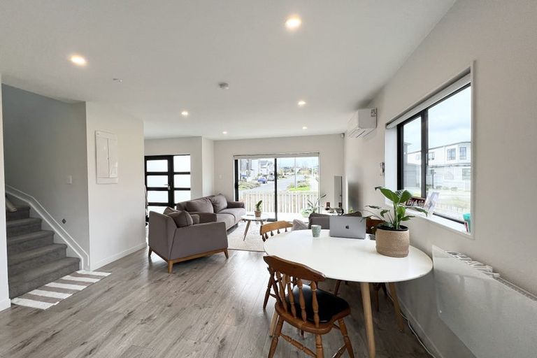 Photo of property in 15 Tahingamanu Road, Hobsonville, Auckland, 0616